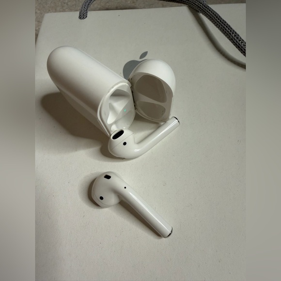 Apple Other - Air pods headphones